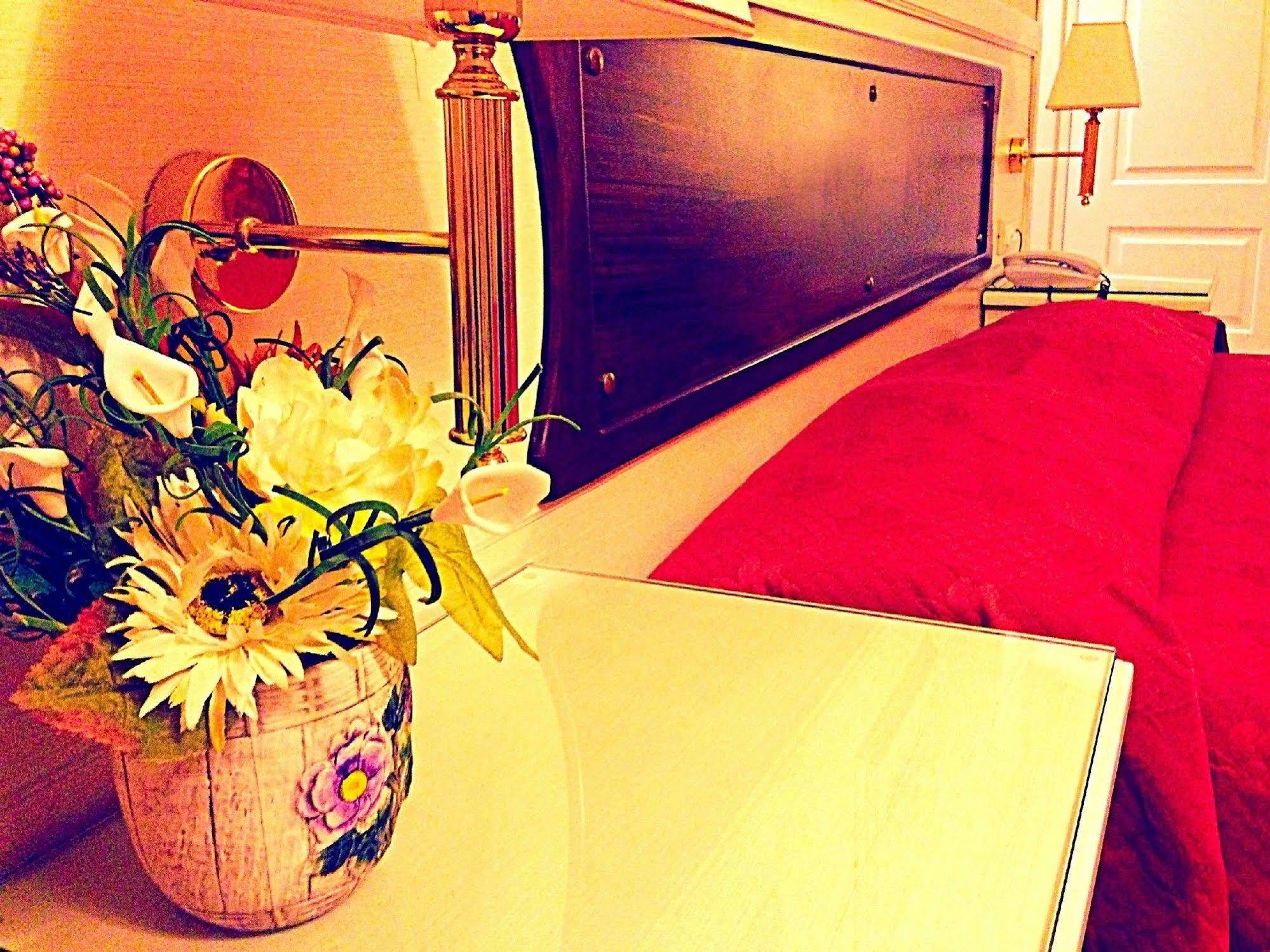 Residenza Domiziano Bed & Breakfast Roma Ngoại thất bức ảnh